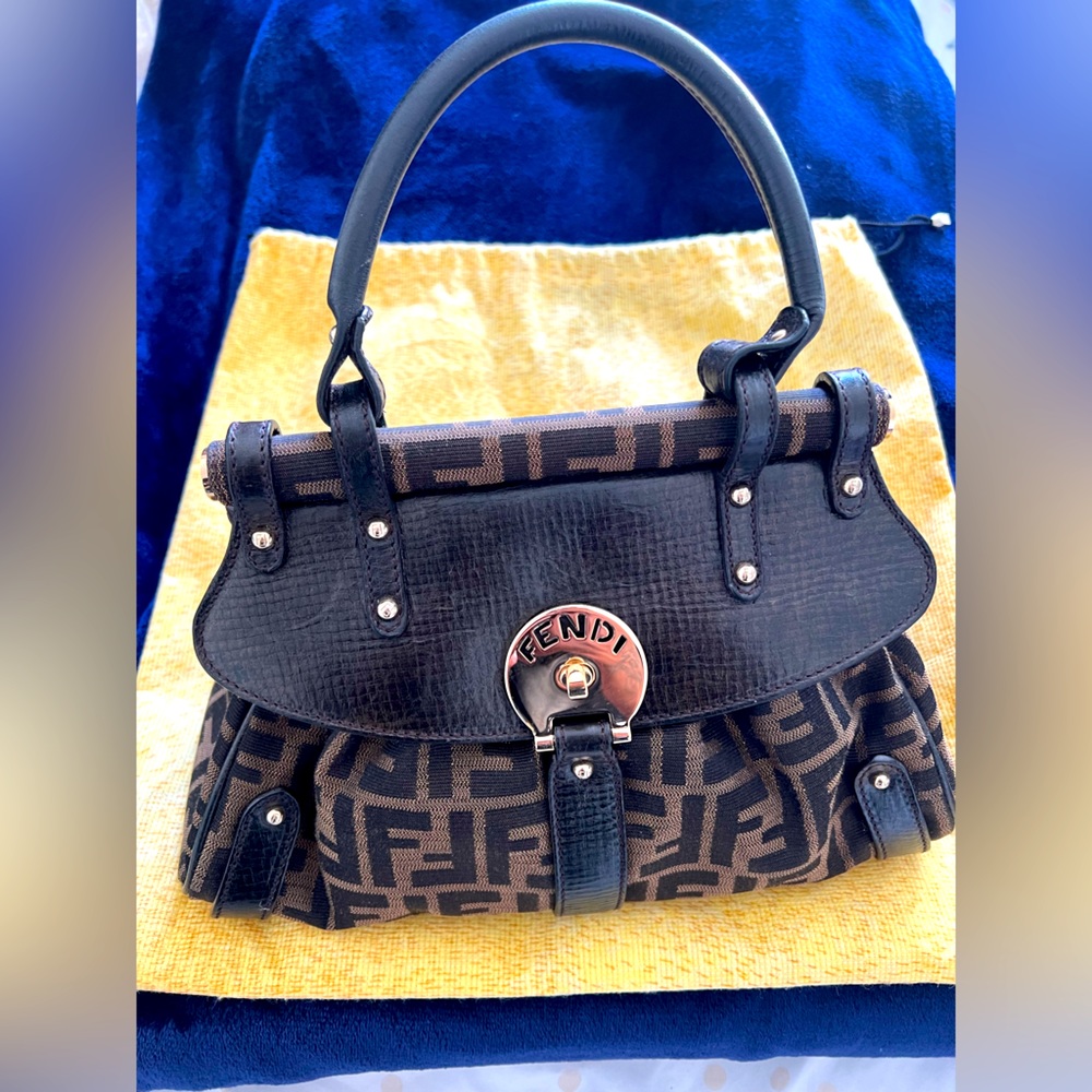 Fendi tobacco succa magic bag….